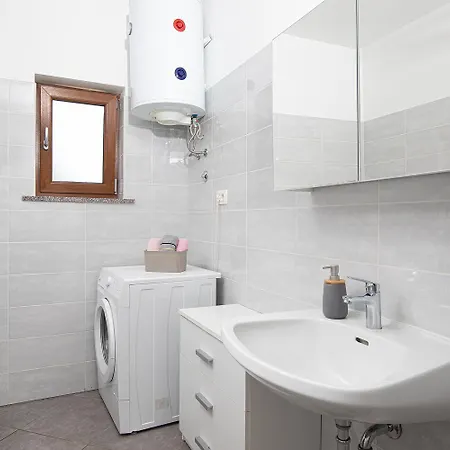 Kuzinici Holiday home Divsici