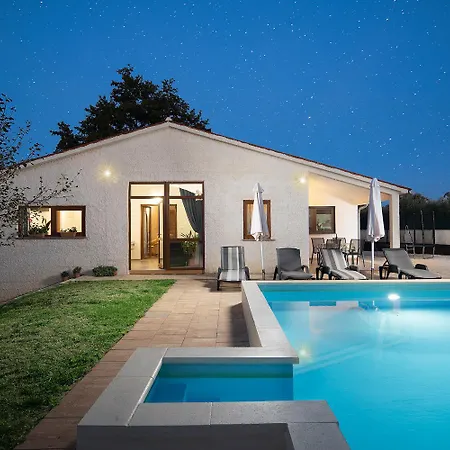 Kuzinici Holiday home *