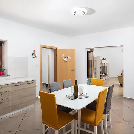 Kuzinici Holiday home